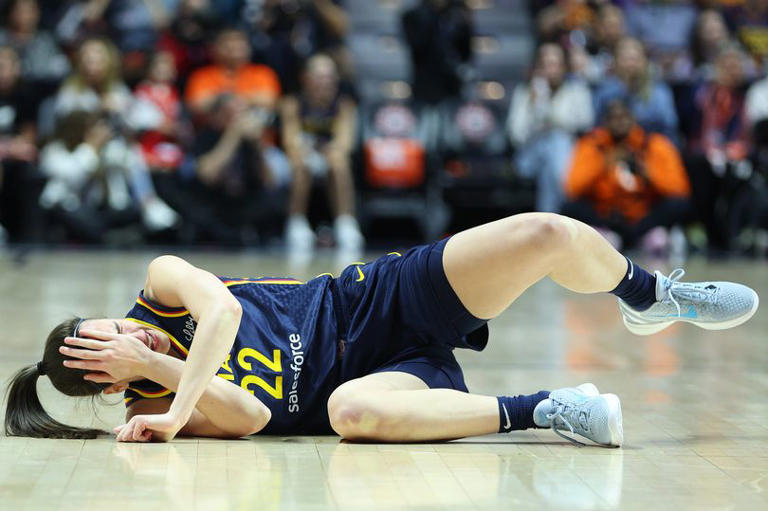 Caitlin Clark’s Eye Injury: A Shocking Moment in Women’s Basketball