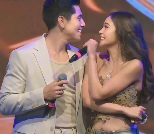 Shocking news: On the TV show “It’s Showtime” actor Paulo Avelino suddenly proposed to Kim Chiu…