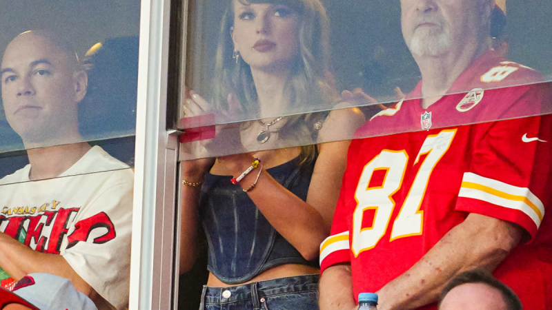 Taylor Swift Shocks Fans by Attending Travis Kelce’s Football Game: A Swiftie NFL Crossover!