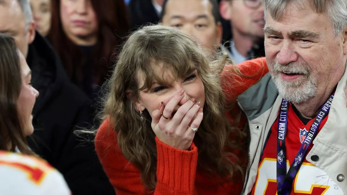 Travis Kelce’s Father Responds Perfectly After Taylor Swift Stalker Arrest